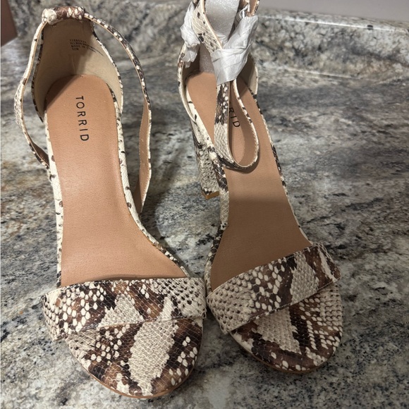 Women’s Torrid Snakeskin Pattern Heels - Picture 1 of 4